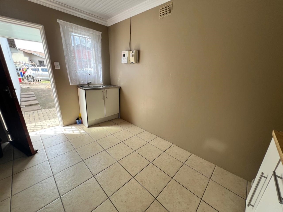 5 Bedroom Property for Sale in Blomanda Free State